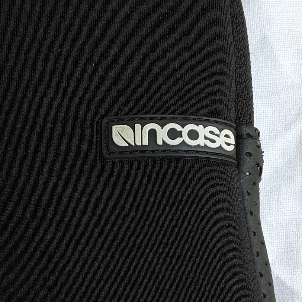 Incase Laptop case - Picture 2 of 5